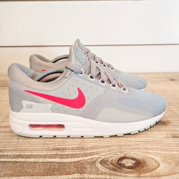 Nike Shoes - NEW Nike Air Max Zero Essential